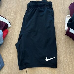 Men’s Nike basketball shorts - black size Medium